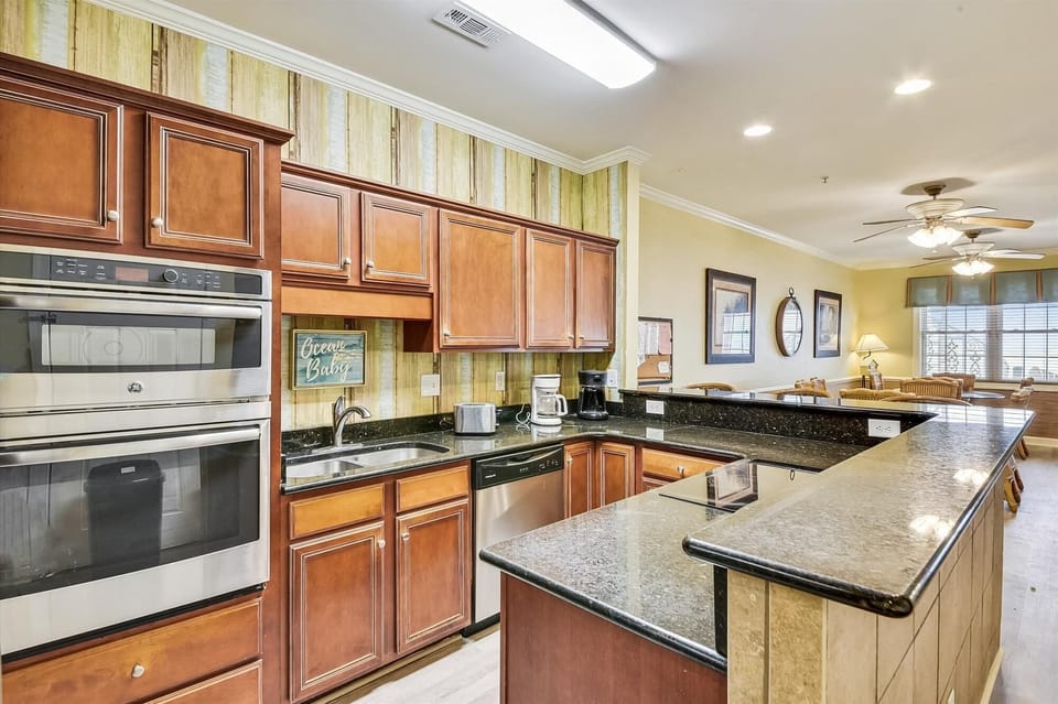 All modern appliances to make meal preparation a breeze.