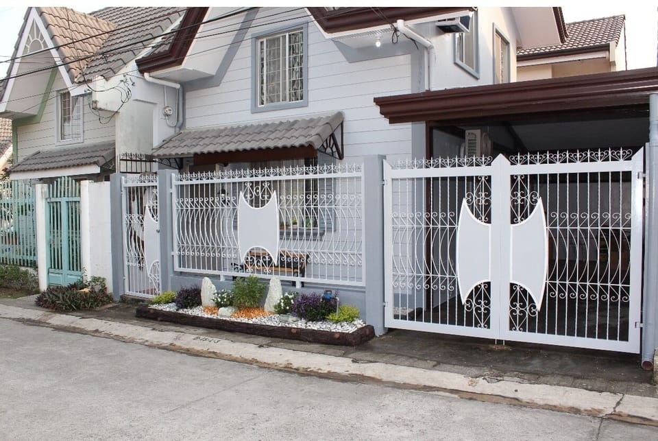 This is how the house look outside