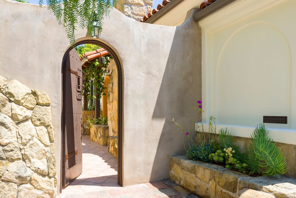 Entry to private front courtyard