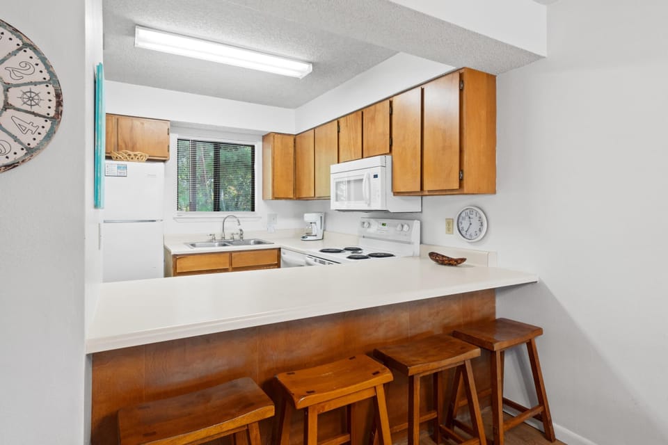Kitchen with Breakfast Bar