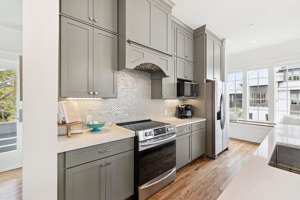 Chef's Kitchen - Fully Equipped with Stainless Steel Appliances