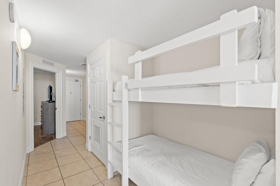 Bunk Alcove