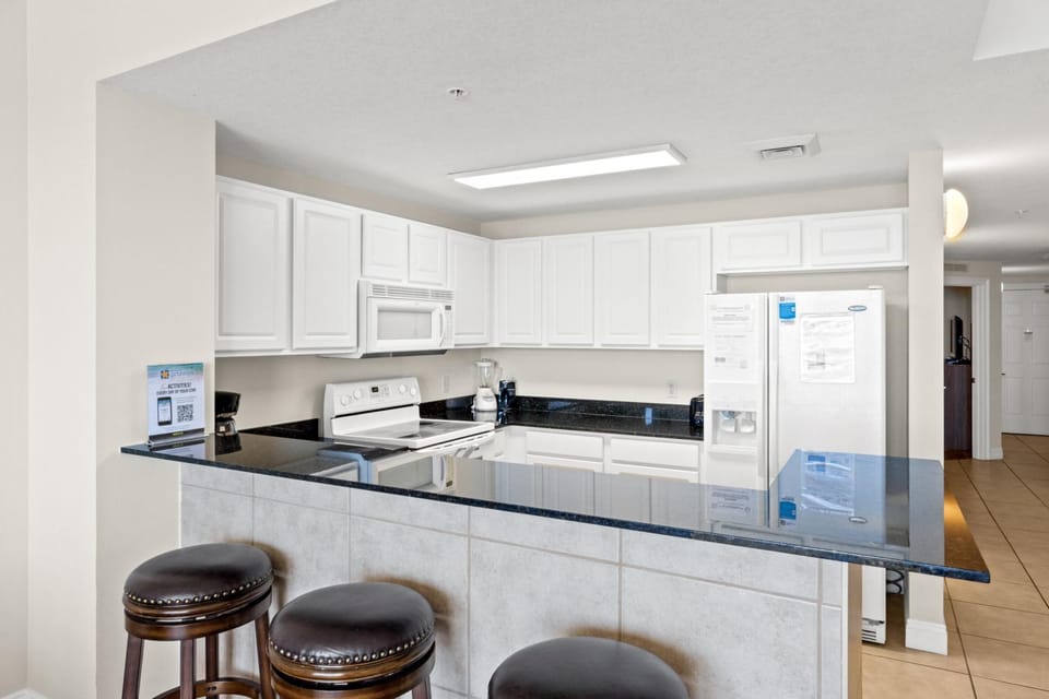 Kitchen with Breakfast Bar