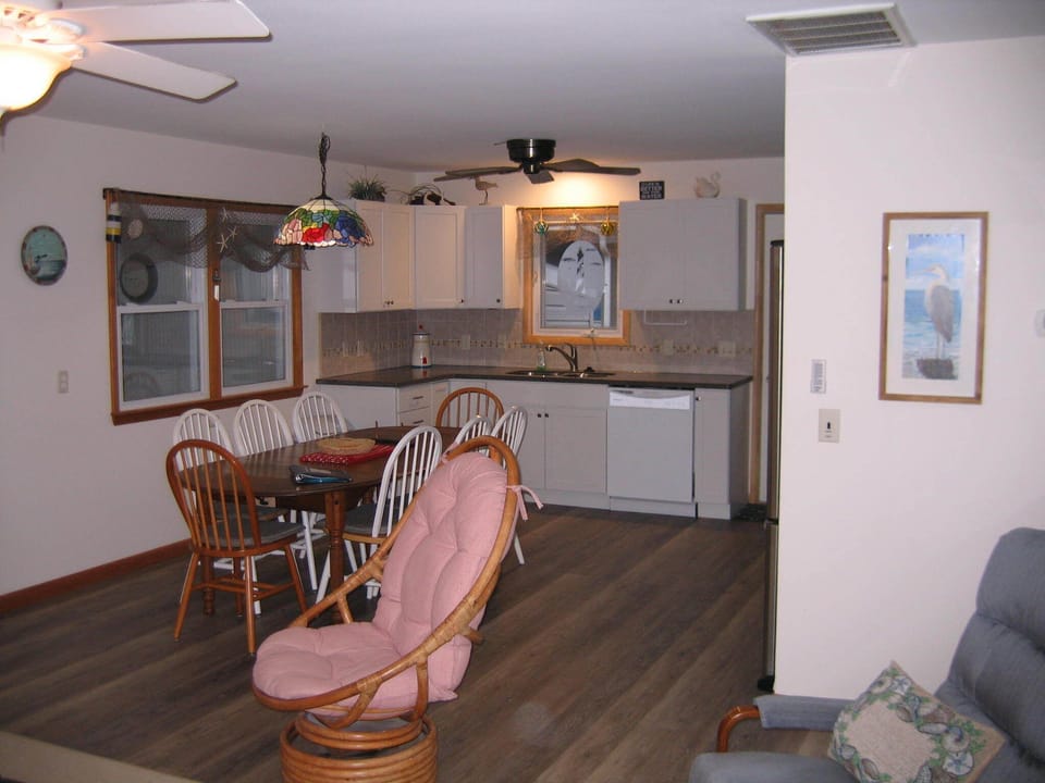 Kitchen/Dining
