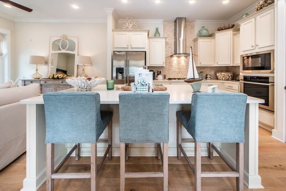 Breakfast Bar Seating for 3!!