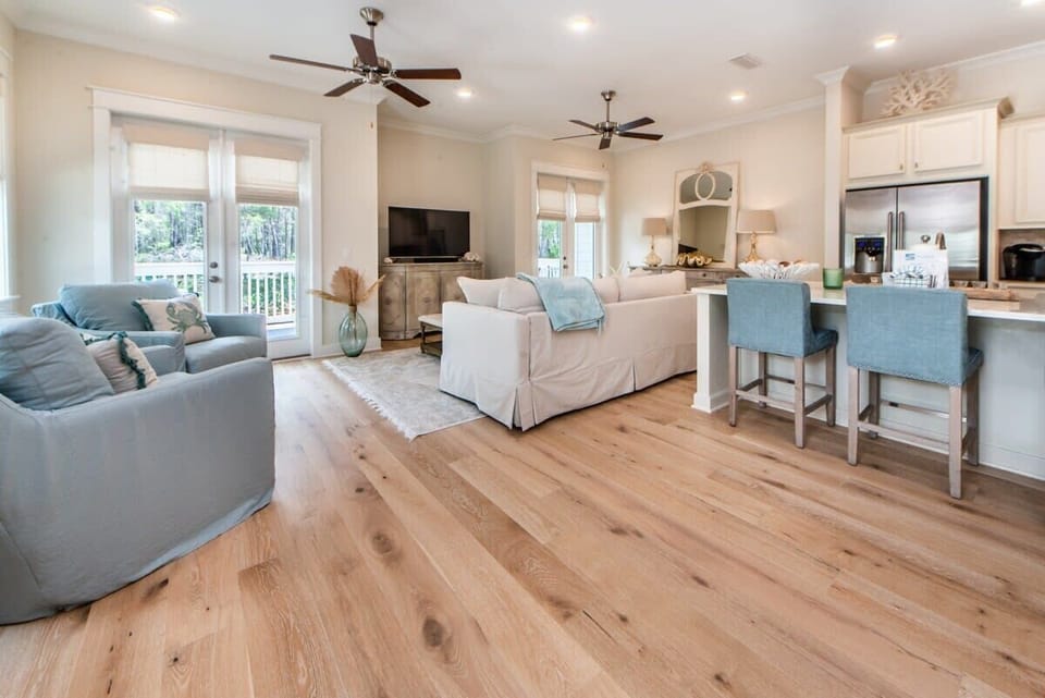 Open Floor Plan!!