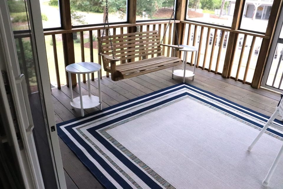 Street side screen porch