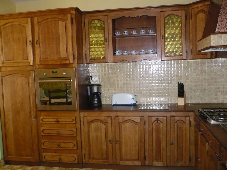 Farmhouse Kitchen (Cuisine Longere)