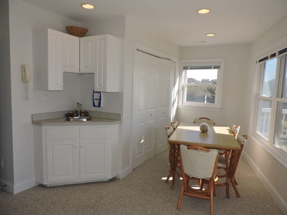 Wet bar