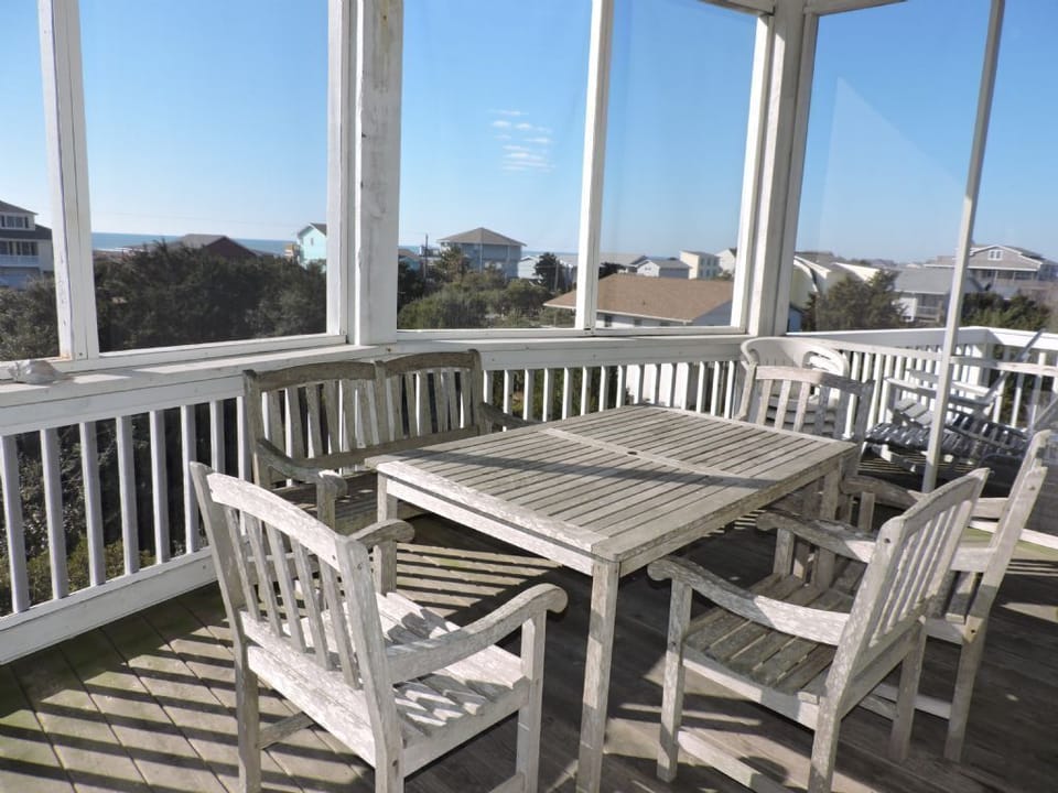 Screen porch