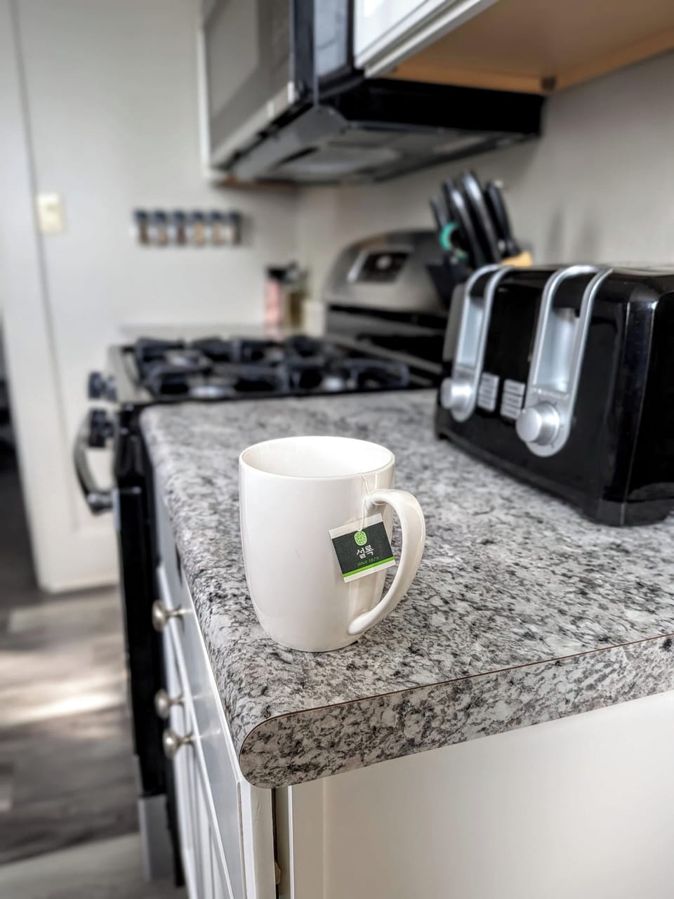 Full kitchen 