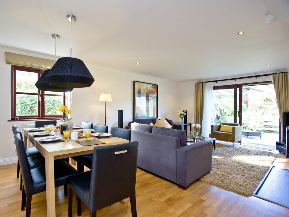 Living area and adjacent dining area | Holly - Woodland Retreat, Wadebridge
