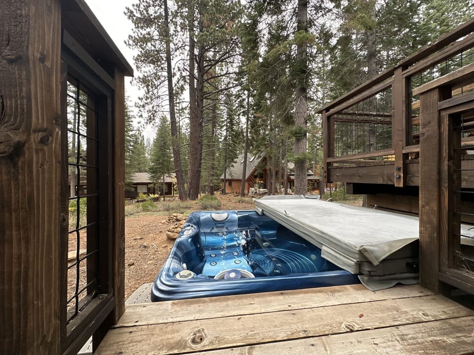 Hot tub big enough to comfortably fit 6