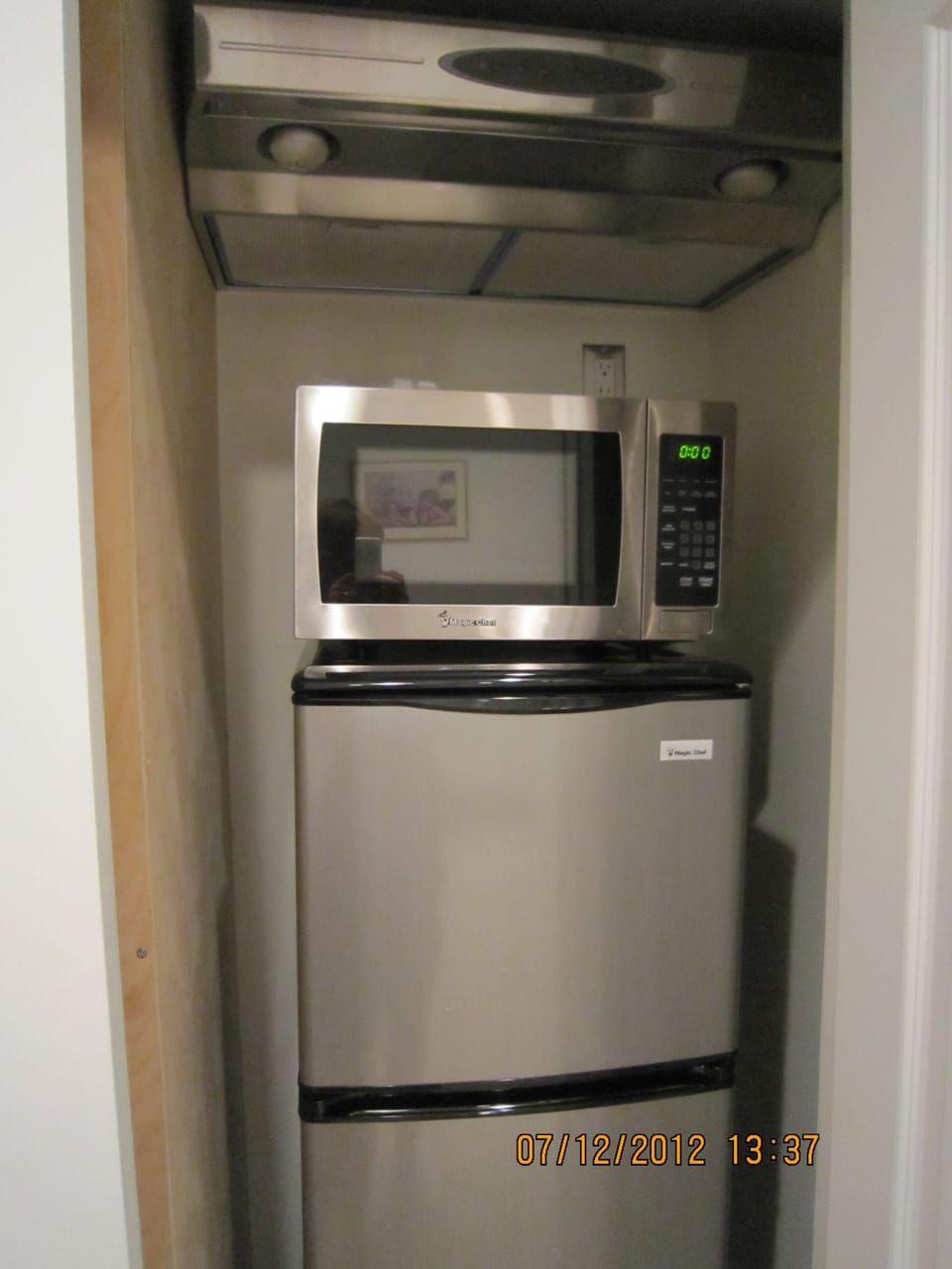 microwave & refrigerator
