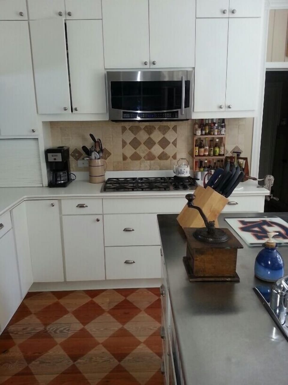 Cooktop area
