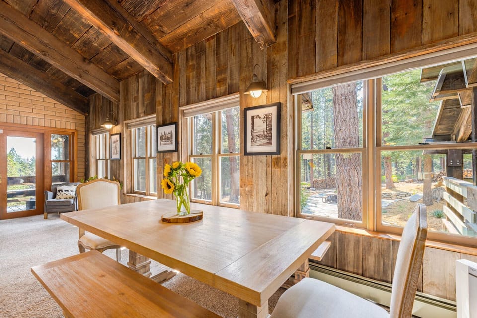 Main Level Dining Area 