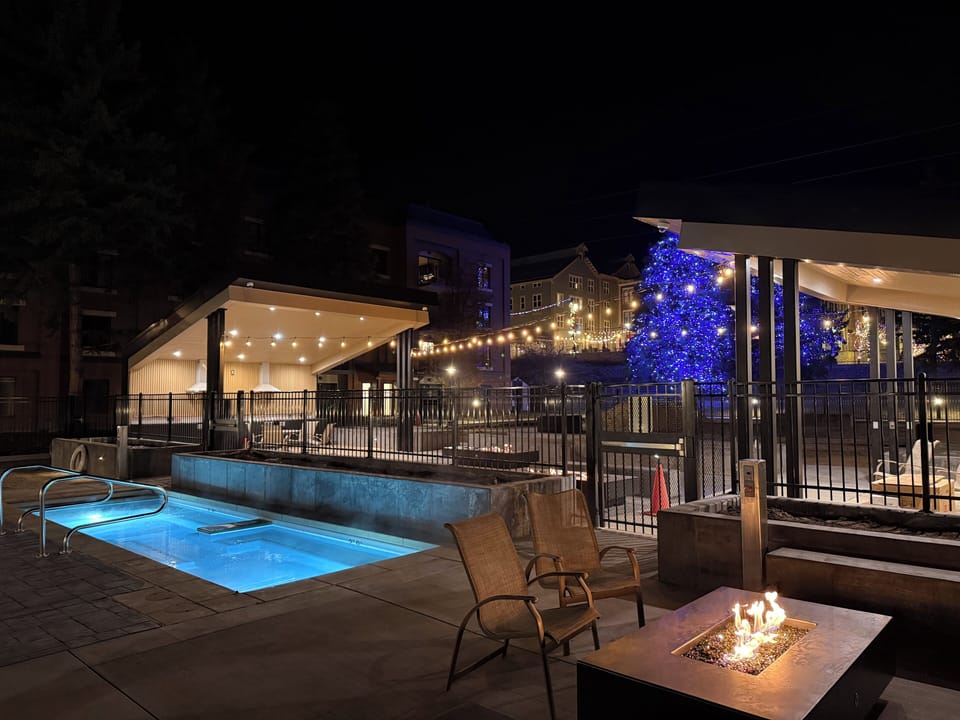 NEW POOL, HOT TUBS, FIRE PITS AND BBQS (Now OPEN Summer and Winter!)