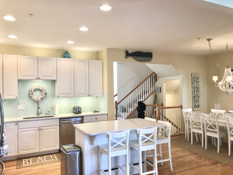 Open concept kitchen and dining area