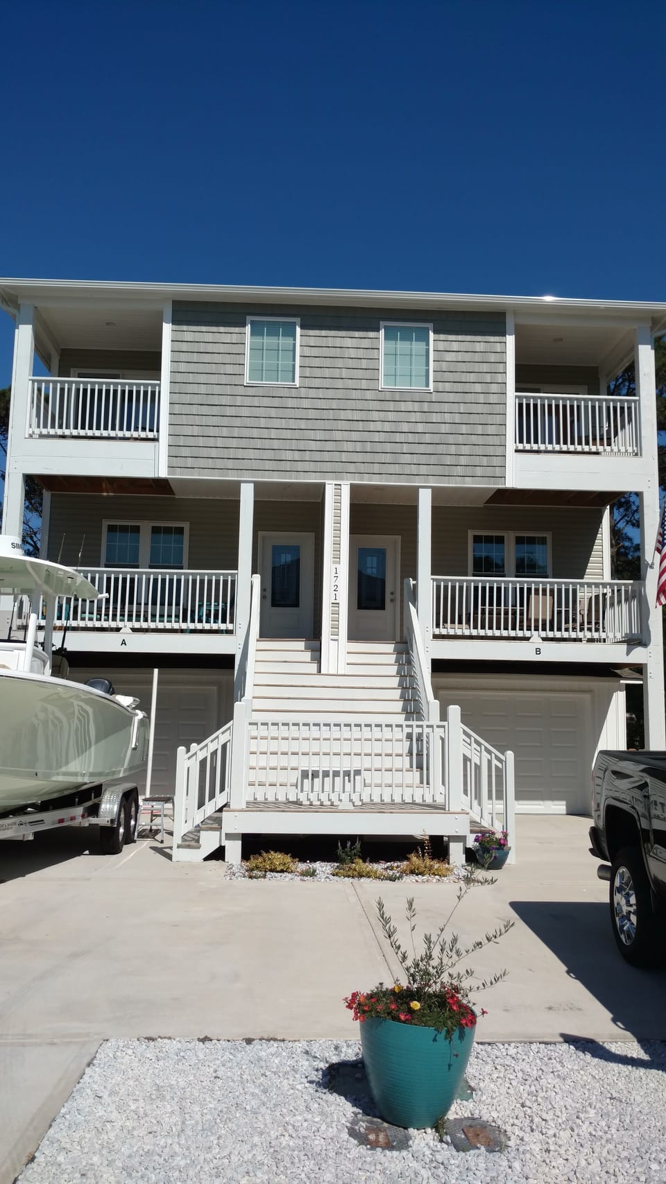  3 bedrooms 4 bathrooms. Side A. 