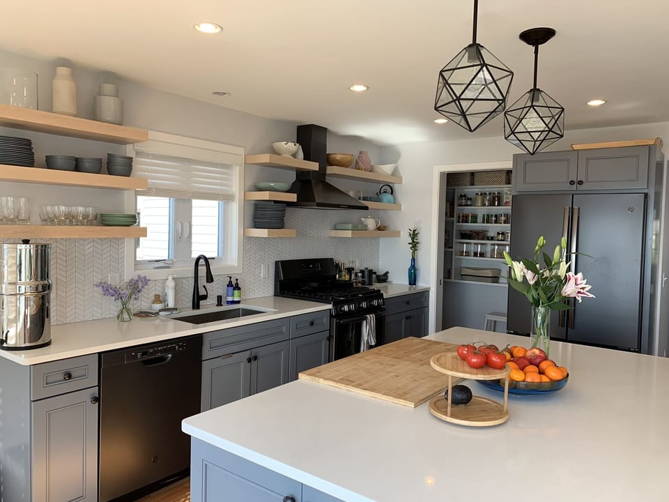 Fully stocked kitchen!