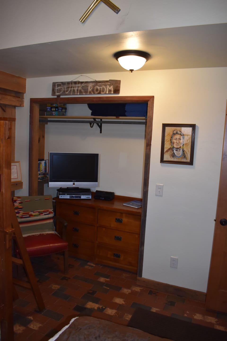 Family bedroom with Queen size bed & bunkbeds