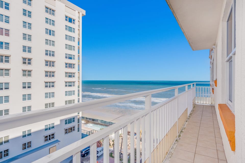 Private, 8th Floor Ocean View Balcony