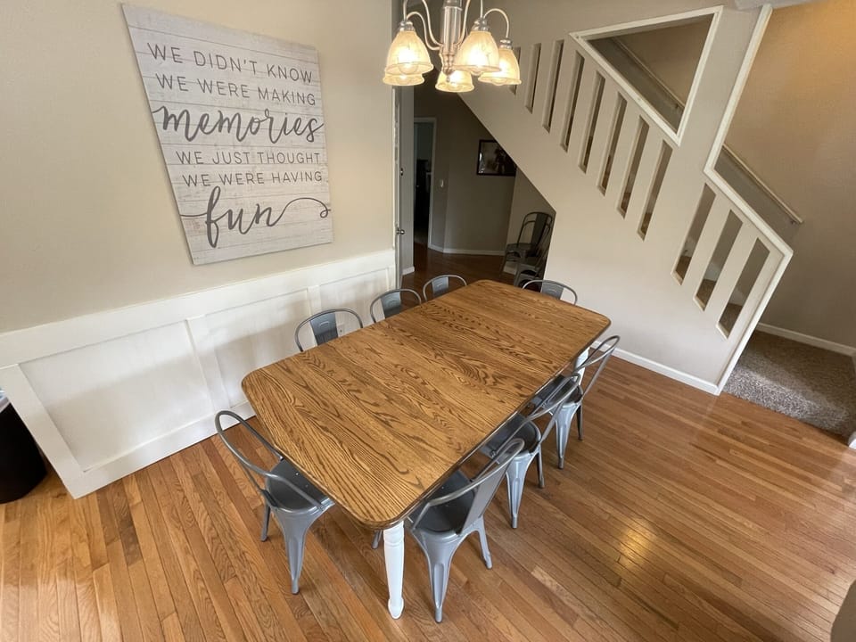 Dining area has a 6 foot table with 2 leaves to extend to up to 8 feet.