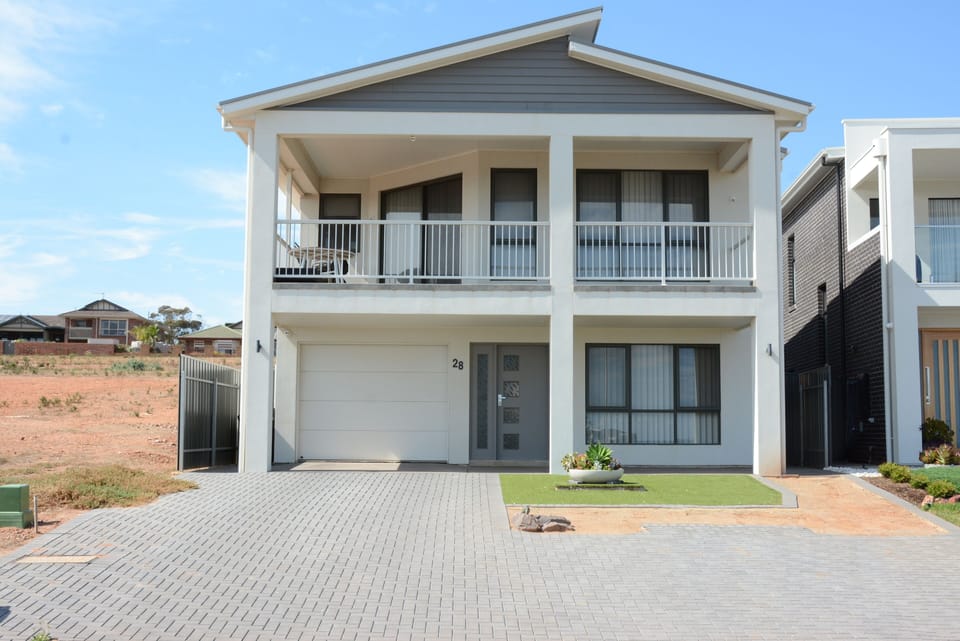 28 Inverness Way