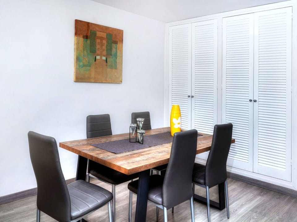 Room, Furniture, Property, Dining Room, Interior Design, Table, Real Estate, Building, House, Coffee Table