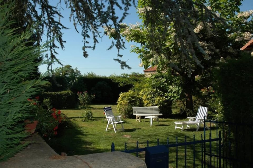 A verdant and shady garden in a peaceful atmosphere with fresh air