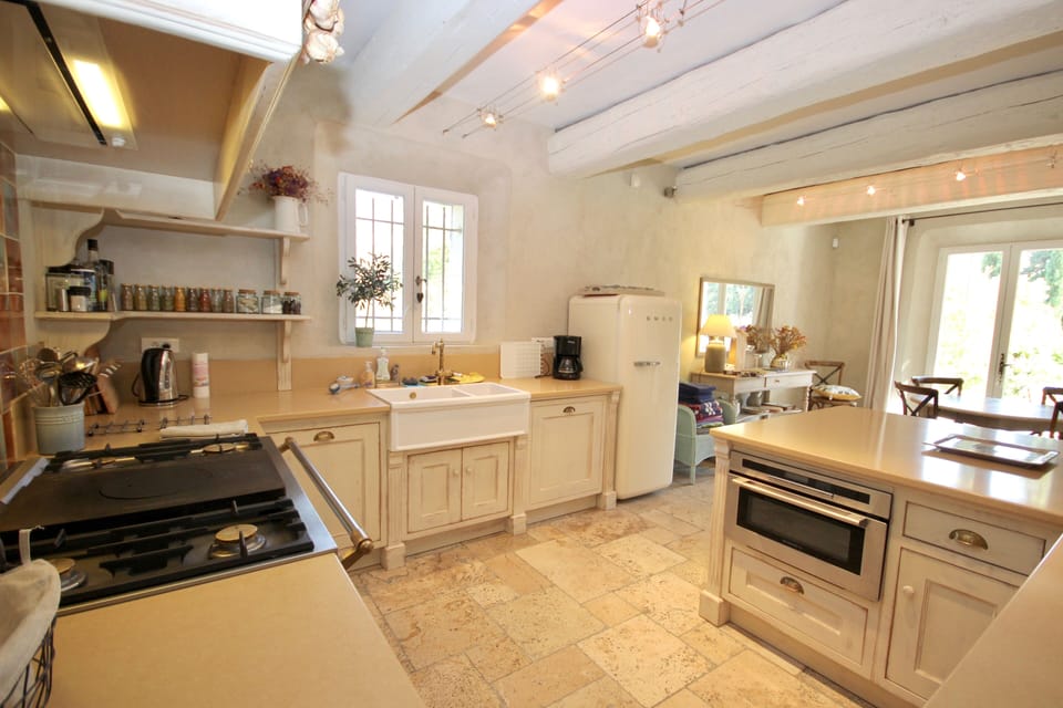 Well-equipped kitchen, Lacanche oven, dishwasher and Dietrich microwave/oven