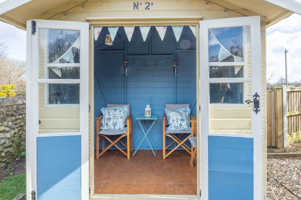 2 Providence Place, Thornage: Beach hut themed summerhouse in the garden
