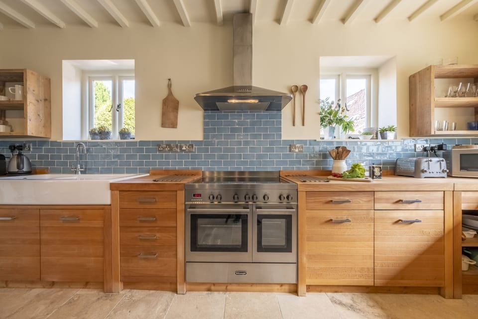 Ground floor: Well equipped kitchen