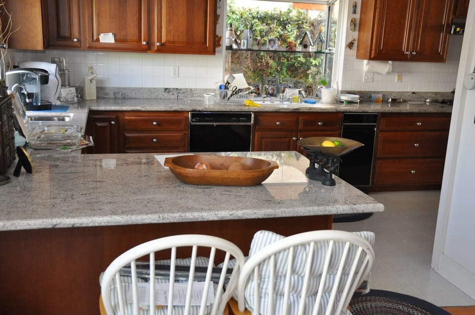 Kitchen snack bar