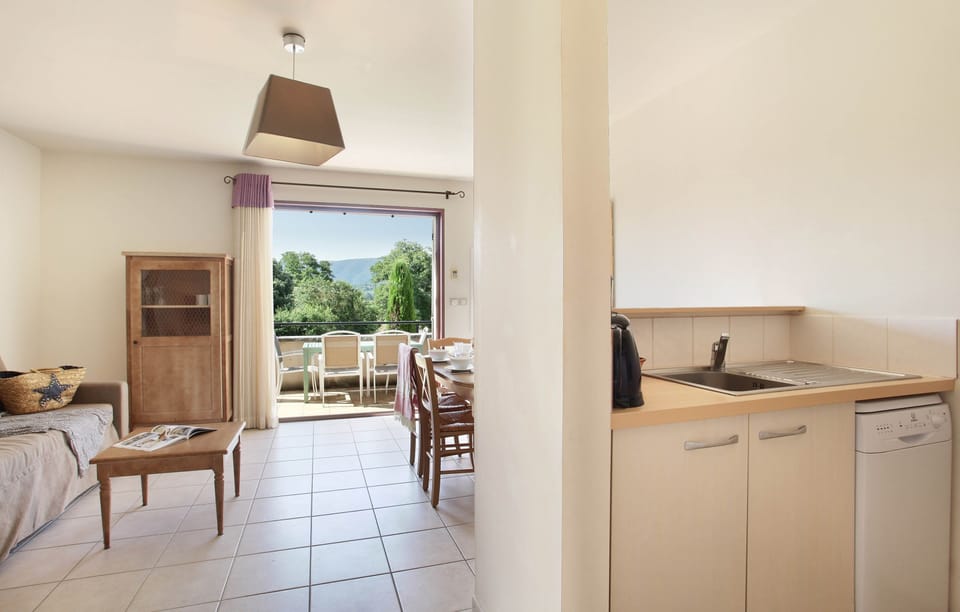 Tuck into a great snack you’ve prepared in your kitchenette