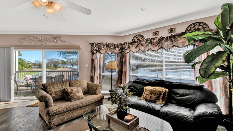 Living room overlooking the marina and yacht basin.