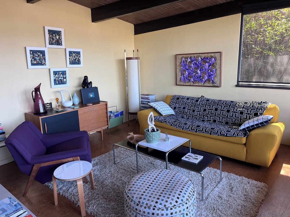 living room 