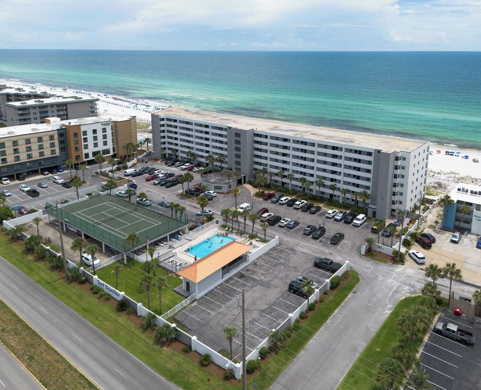 Aerial view Surf Dweller