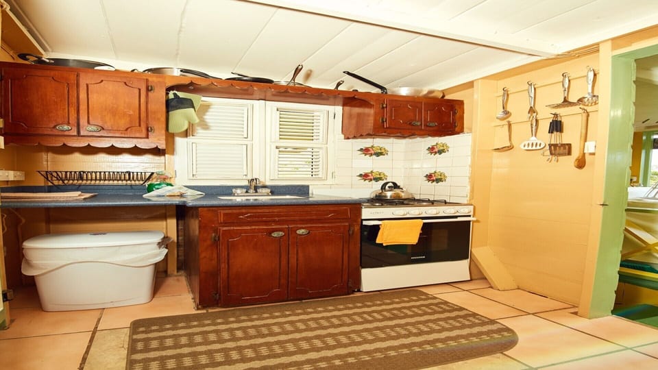 A clean and tidy kitchen work space
