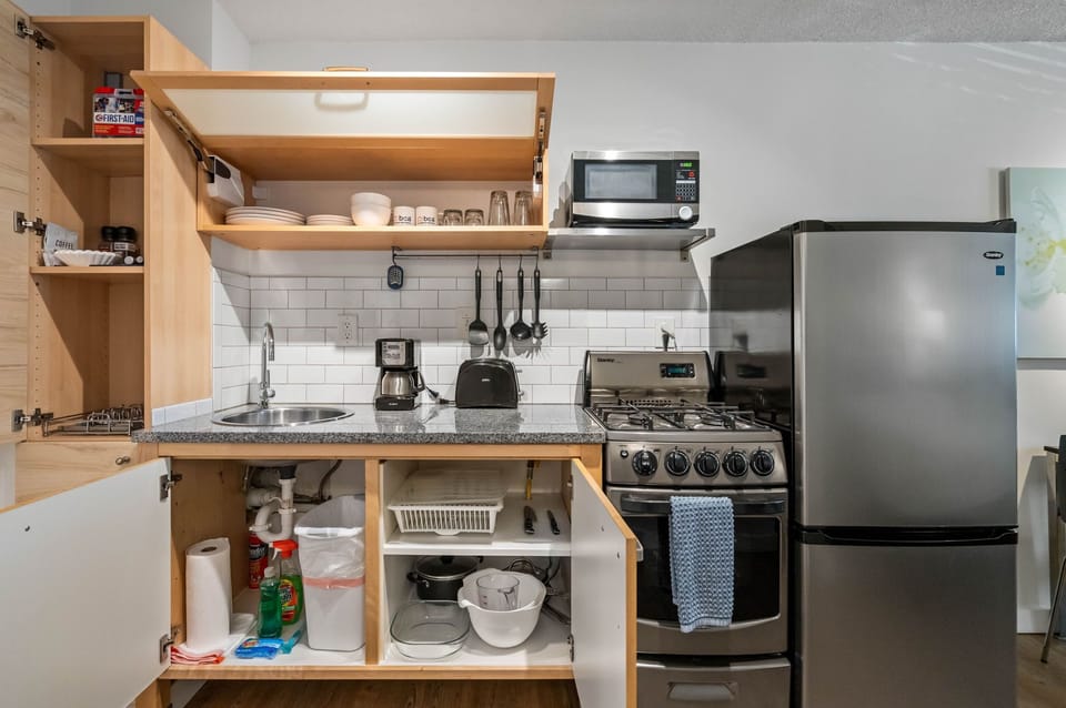 Fully Equipped Kitchen - Corporate Housing - Chic Premium Studios On 25th