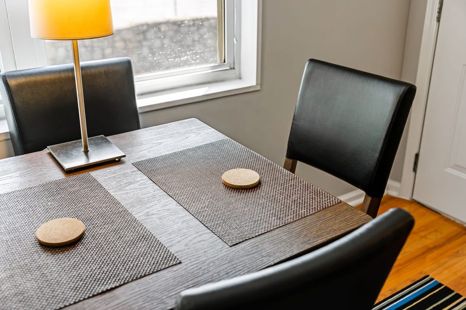 Brookwood Courtyard Condos - Dining