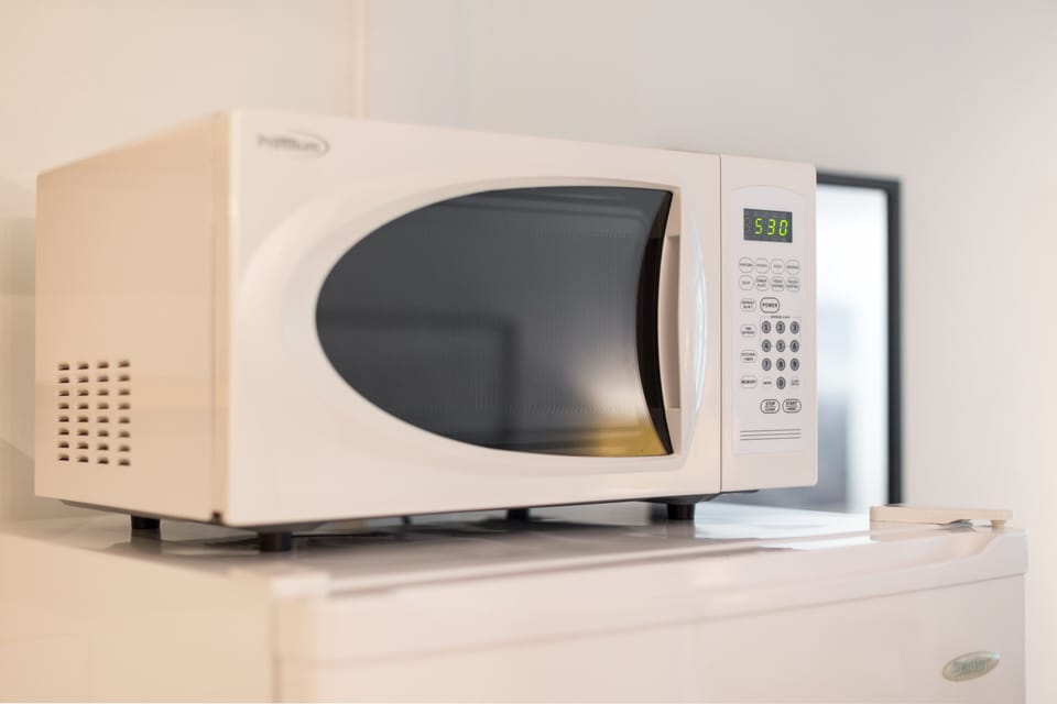 Microwave - Corporate Housing - Cool Classic Studios On 25th