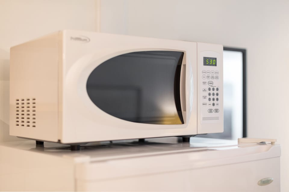 Microwave - Corporate Housing - Cool Classic Studios On 25th