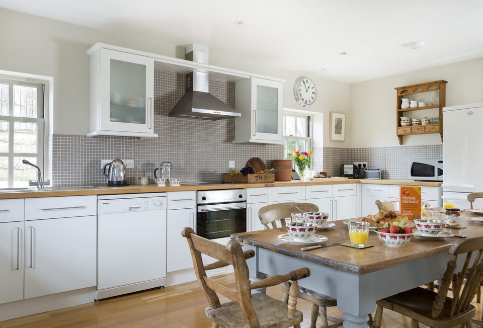 Ground floor: Dining kitchen with ample seating