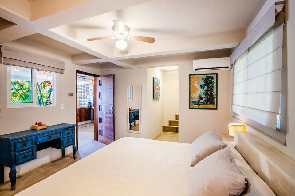 1st floor King-suite w/attached bunk room