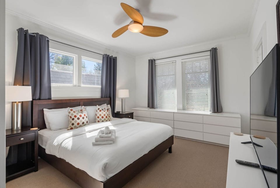 Standish House - Bedroom One - King Bed with en Suite Full-bath