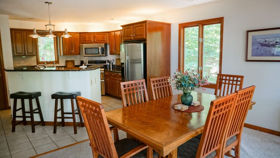 Main floor - Dining open to kitchen