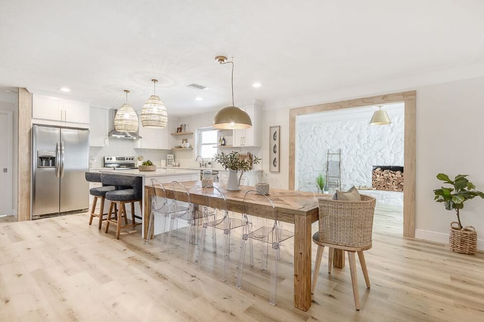 Kitchen & Dining Area