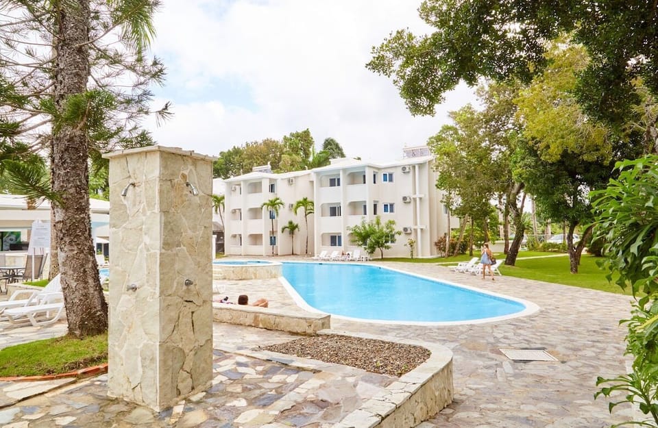 Second swimming pool with outdoor shower