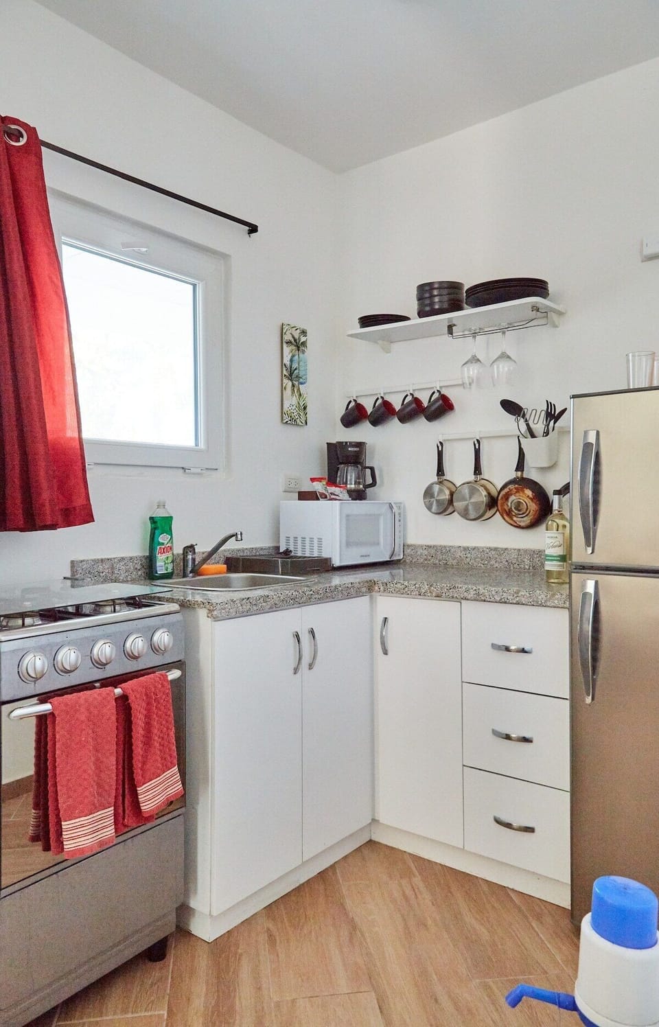 Fully equipped & functional kitchen. Our state of the art reverse osmosis water purification system allows you to drink from the tap, make ice for delicious drinks, and wash fruits and vegetables for a nutritious meal.